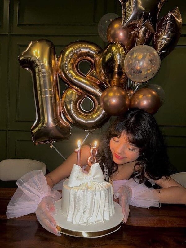 Elegant Cake and Balloons Birthday Photoshoot