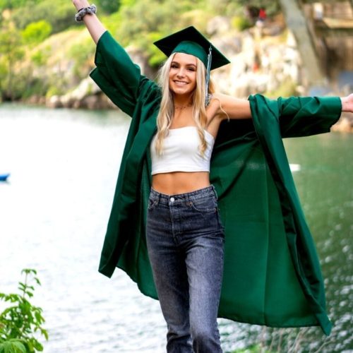 50 Best Trendy High School Graduation Gifts For Her: 2022 Ultimate Guide!