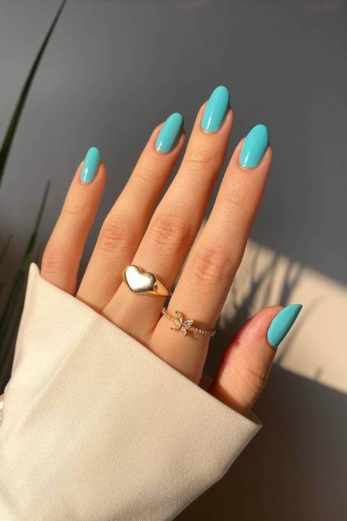 August nails
