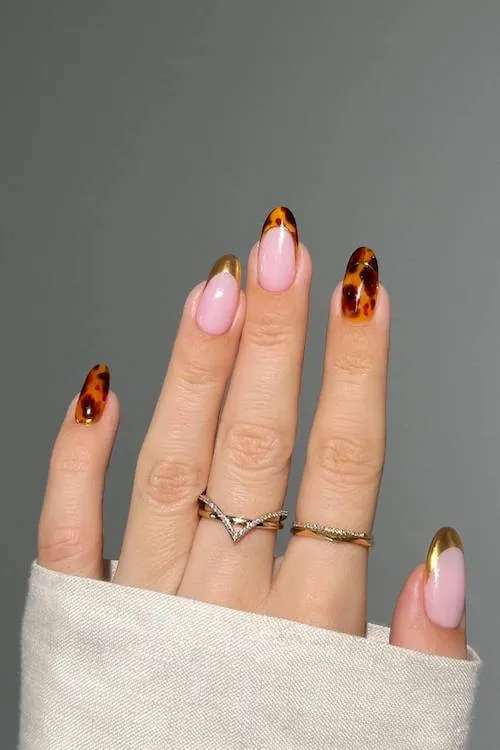August nails