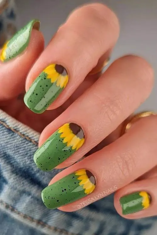 August nails