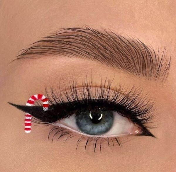 Candy Cane Detail Eyeliner Look