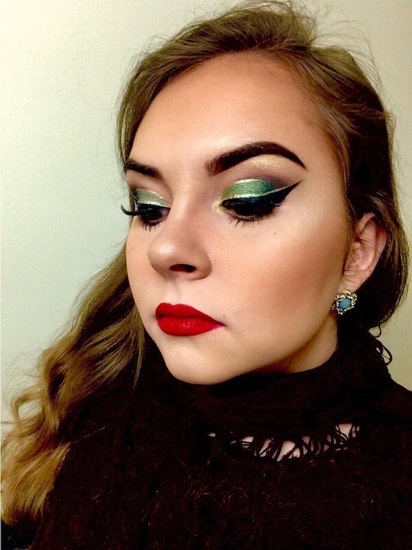 Classic Holiday Green and Red Makeup