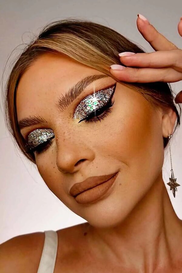 Silver Glitter Winged Eyeshadow