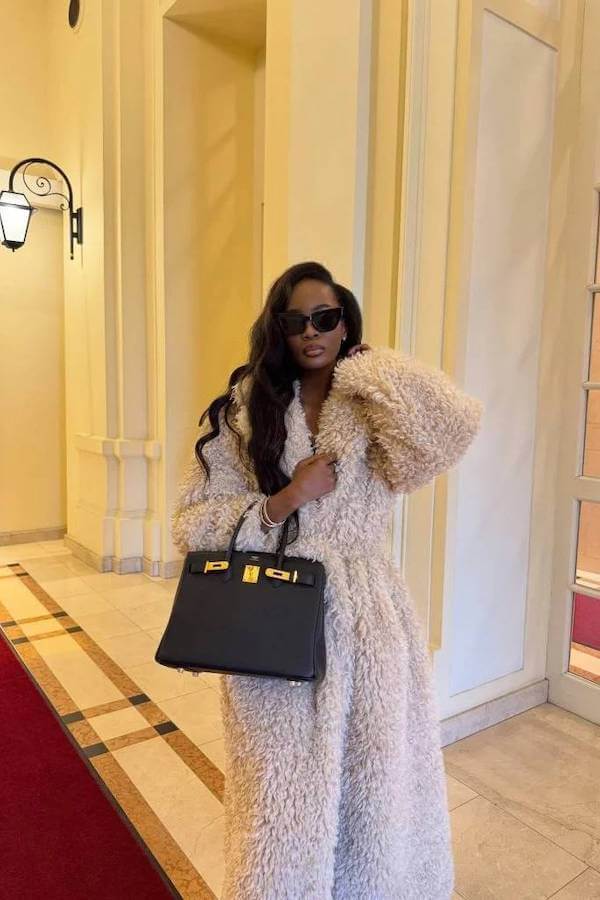 Chic Shearling Coat Winter Outfit