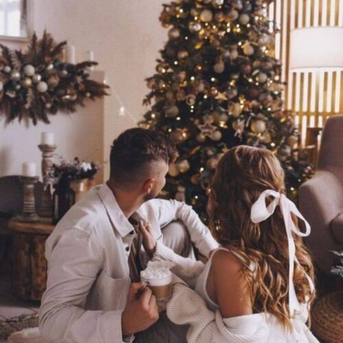 50+ Cute Christmas Photography Ideas For Couples [2022] For Creative Holiday Photoshoot