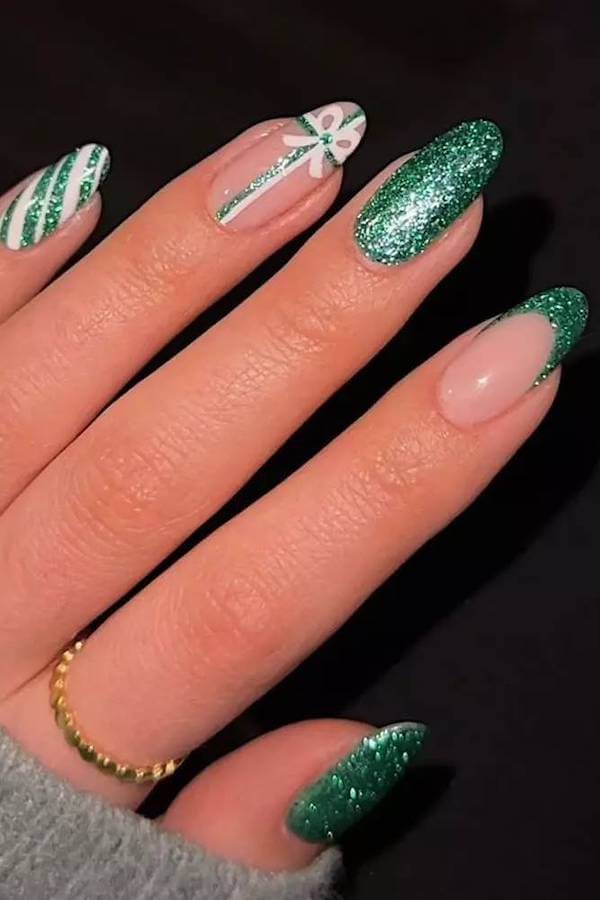 Green Glitter Christmas Gift Nails