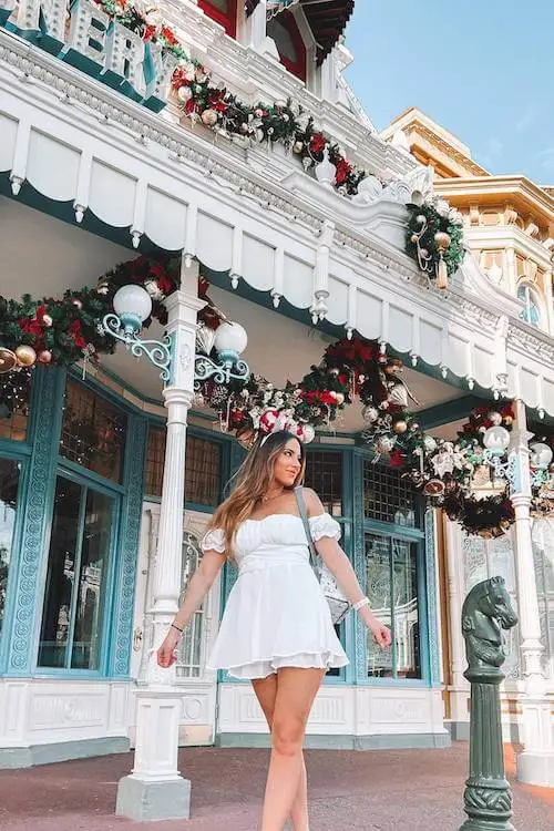 Disney outfits women