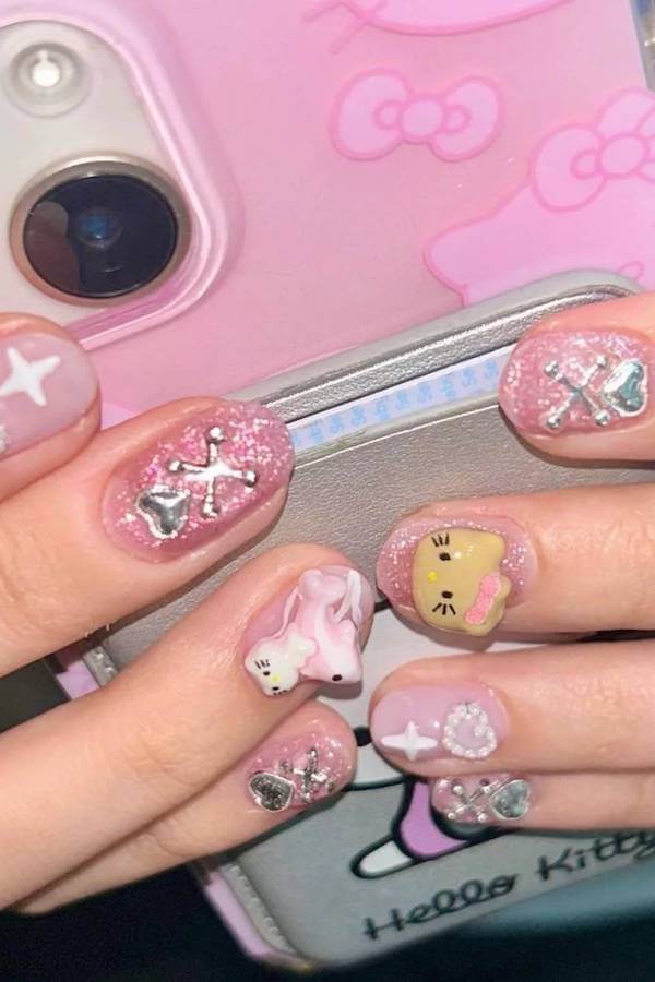Hello Kitty nails