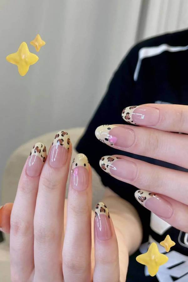 Hello Kitty nails