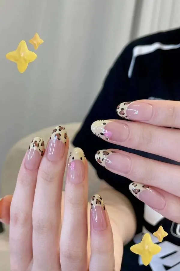 Hello Kitty nails