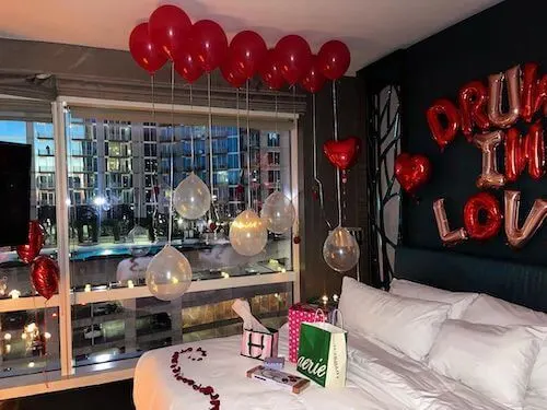 simple romantic room decoration