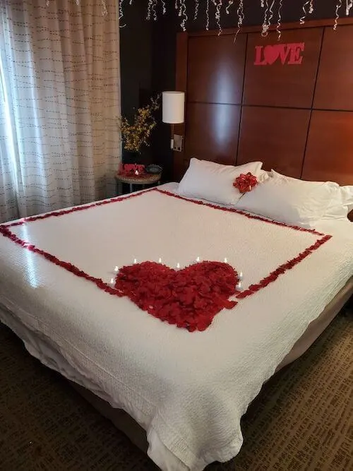 57 Romantic Valentines Room Decoration Ideas For Him Or Her Bedroom 57-romantic-valentines-room-decoration-ideas-for-him-or-her-bedroom