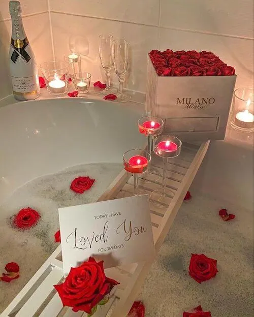 easy and romantic Valentiens Day decoration ideas for the bathroom