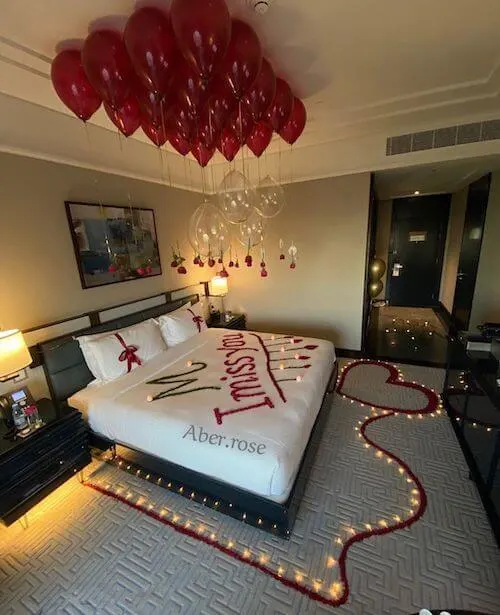 how to decorate a hotel room for Valentines Day