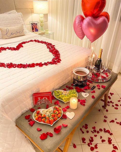 stunning Valentines Day bedroom settings with roses and balloons