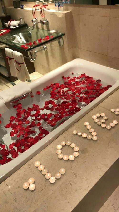 easy and affordable Valentines bathroom decoration ideas at home