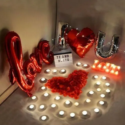 romantic decoration ideas on Valentines Day with balloons and candles