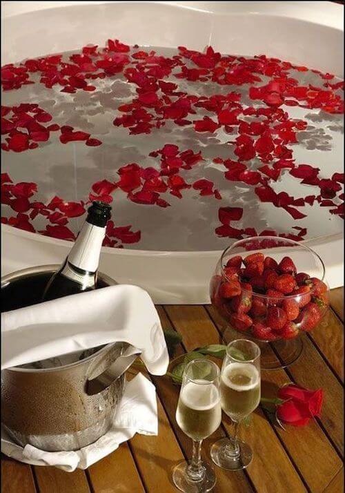 romantic decoration for your bathroom for him