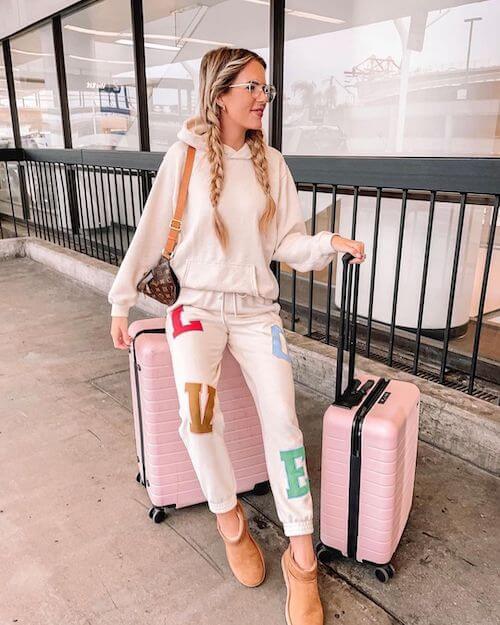 what to wear to the airport
