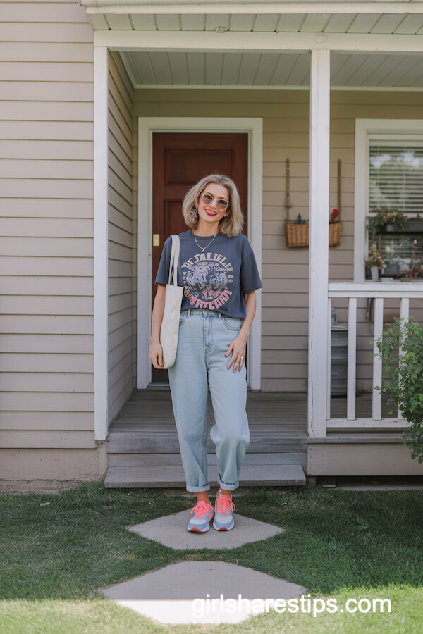 Graphic Tee with Light-Colored Baggy Jeans
