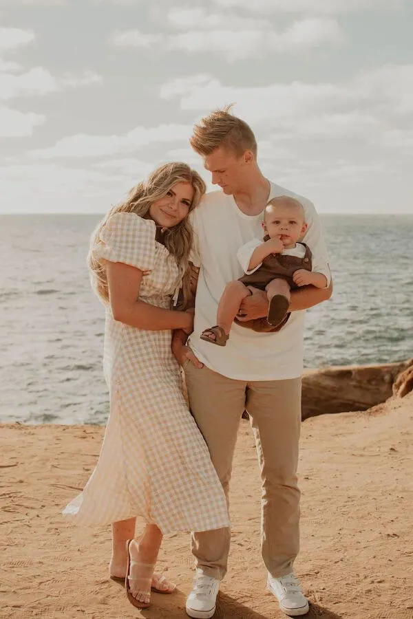 beach family photoshoot outfits