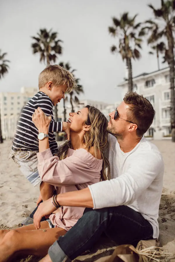 beach family photoshoot outfits