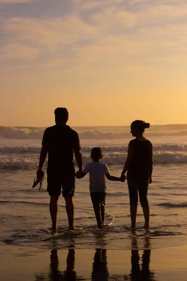 beach family photoshoot outfits