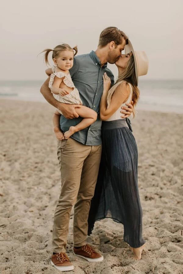 beach family photoshoot outfits