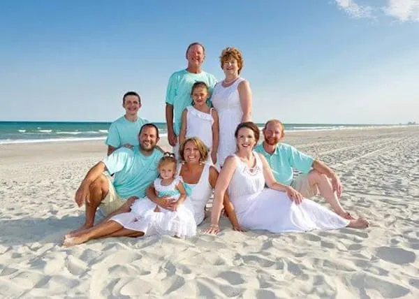 beach family photoshoot outfits