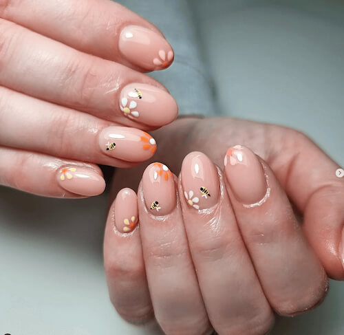 bee nail designs