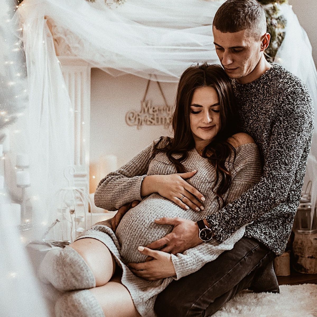 Christmas maternity photoshoot ideas outfits
