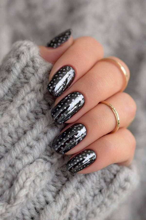 Vertical Dotted Stripe Black Nails