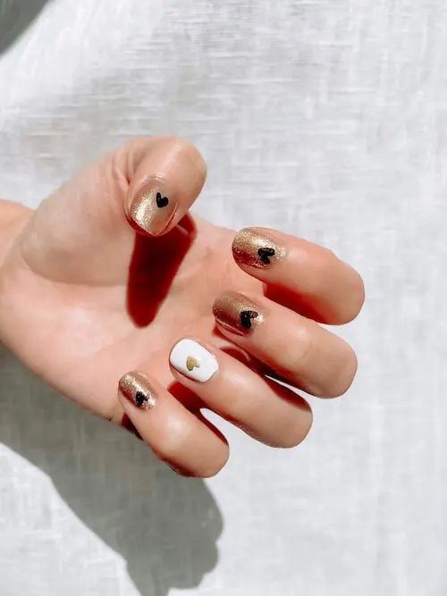 black christmas nail ideas