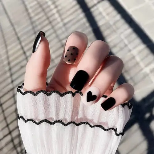 black christmas nail ideas