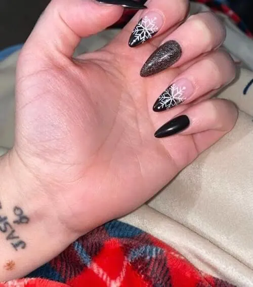 black christmas nail ideas