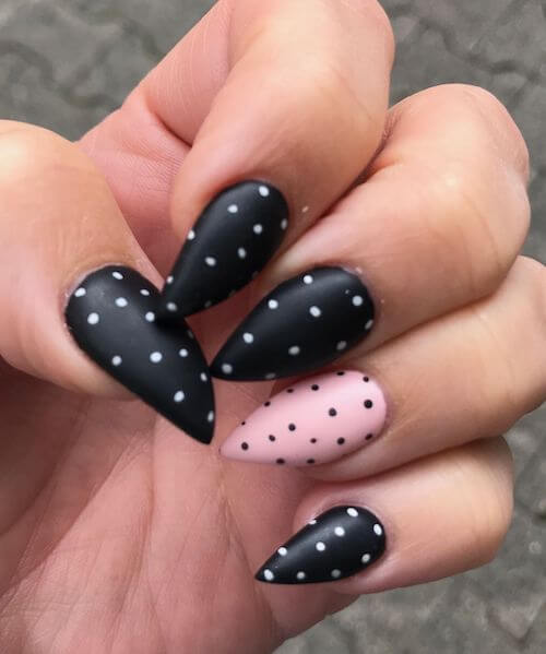 black christmas nail ideas