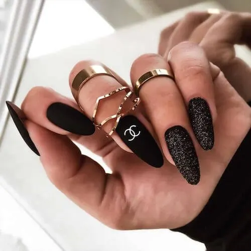 black christmas nail ideas