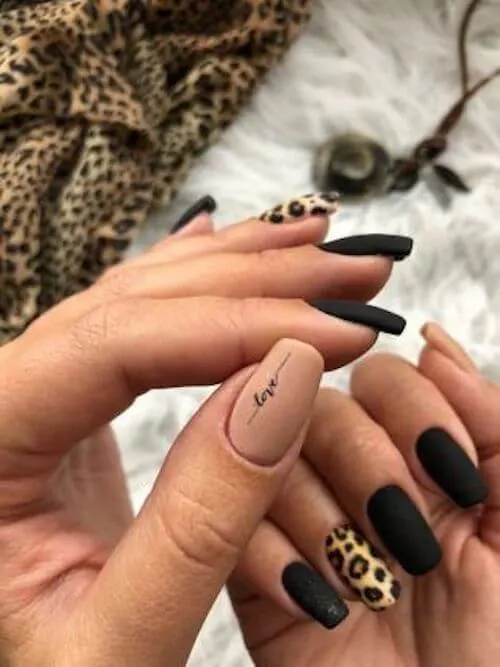 black christmas nail ideas