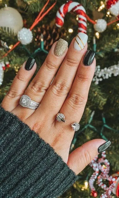 black christmas nail ideas