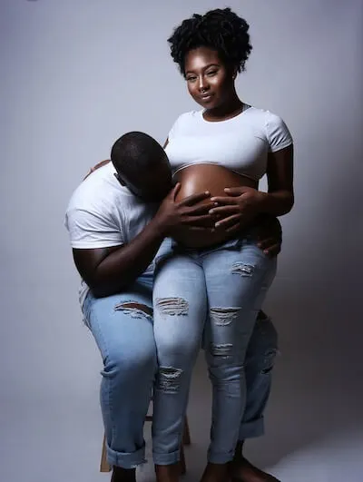 black couple cute maternity photo shoot ideas