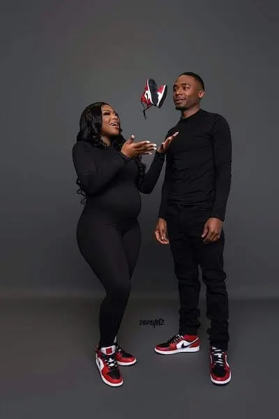 black couple cute maternity photo shoot ideas