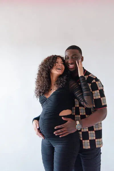 black couple cute maternity photo shoot ideas