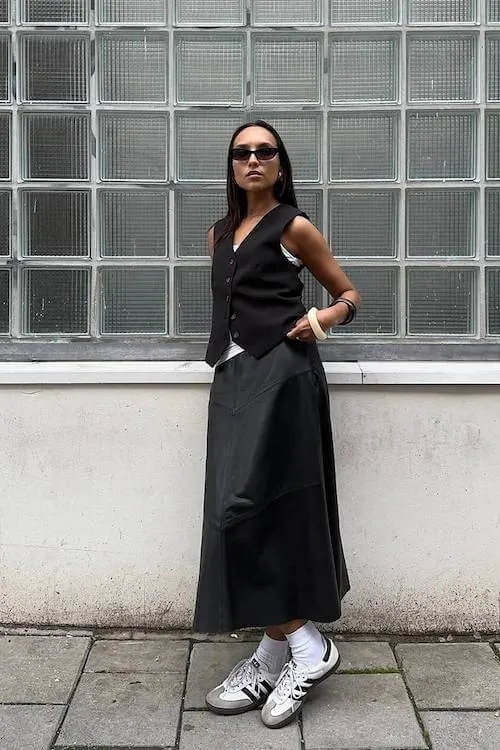 black skirt outfit ideas for women