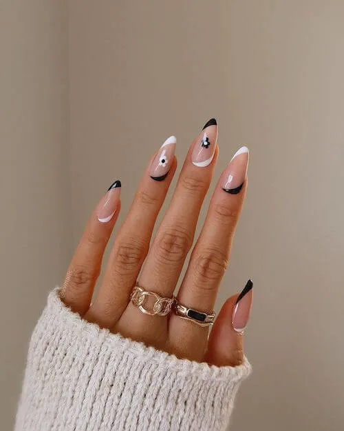 Classy Black Minimalist Nail Art For Spring