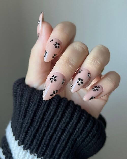 Beautiful Black Floral Nails For Spring