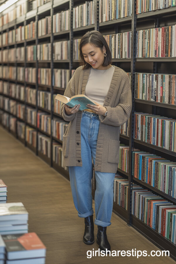 Blue Baggy Jeans with Cardigan and Ankle Boots