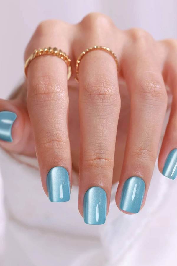 Short Light Blue Cat Eye Nails