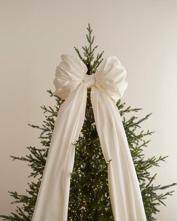 Minimalist White Bow Christmas Tree