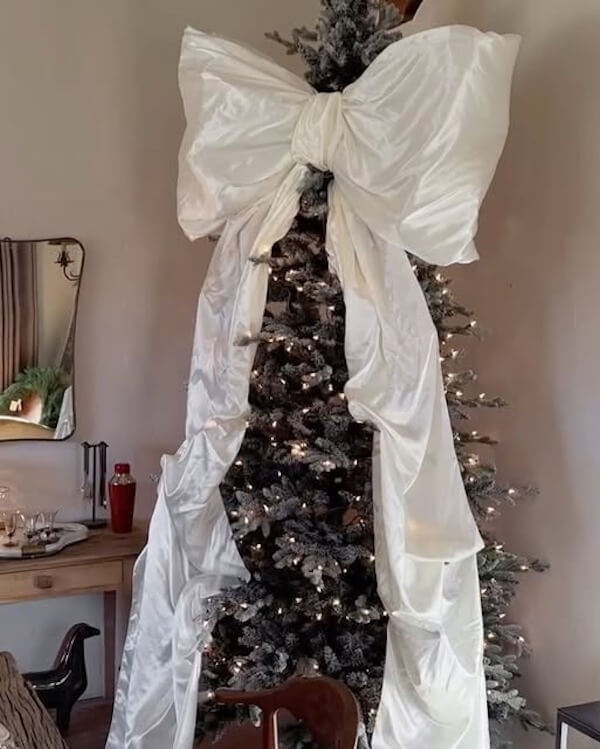 Luxurious Oversized White Bow Tree
